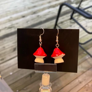 Svamp örhägen - Mushroom earrings, handmade resin