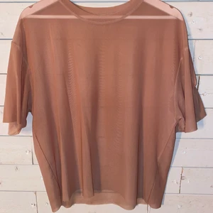 Mesh tshirt - Peach/rosa tshirt i mesh från pull & bear