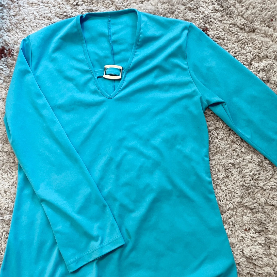 Blå tröja med snyggt spänne 🦋 - 90