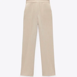 Byxor - Beiga byxor med framfickor från Zara. Oanvända. Storlek M (passar även mig som har S). Nypris 399 kr  Skicka gärna ett meddelande vid frågor! Pris kan diskuteras!