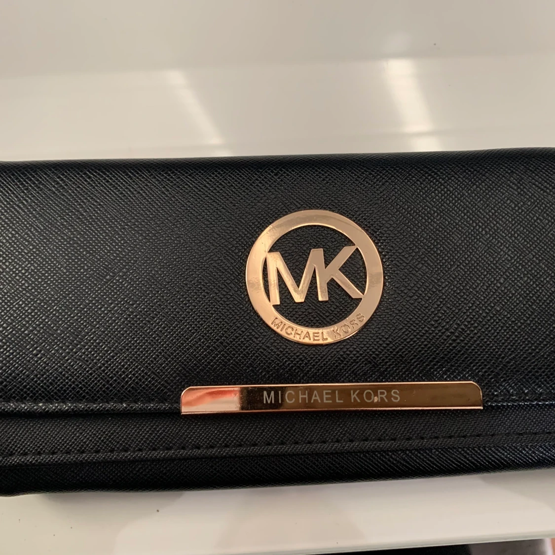 MK liknande plånbok