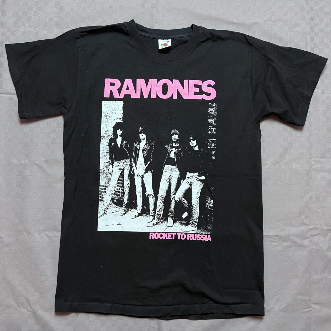Ramones tshirt Large