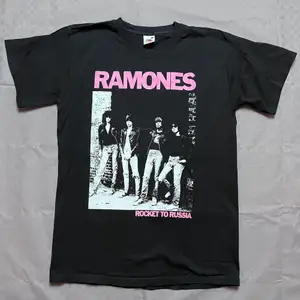 Large nyare Ramones tshirt 