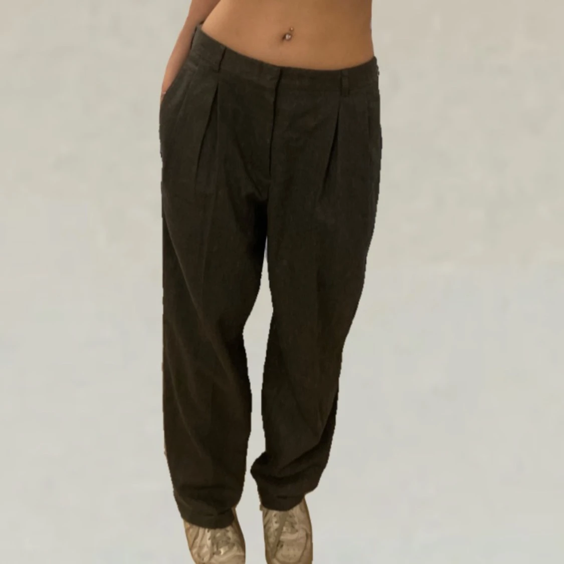 Grå lågmidjade kostymbyxor