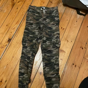 Byxor  - Kan skickas köpare står för frakten 