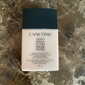 Lancome foundation shade 01 - Lancome foundation shade 01. 1/2 kvar i flaskan