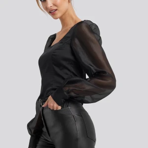 Topp Nakd - Topp med genomskinliga armar från NAKD. Fint skick.