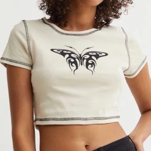 Beige topp - Skitsnygg beige topp från hm i storlek XS ❤️ Jättefin i nyskick!! 