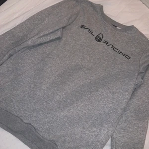 Sail racing - Tjockare grå sail racing tröja, knappt använd. Storlek S men passar XS, Frakt ingår
