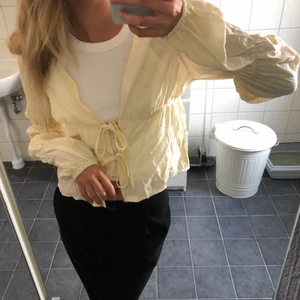 Topp - Super fin topp från shein i storlek S! 60 kr plus frakt på 48 kr😩