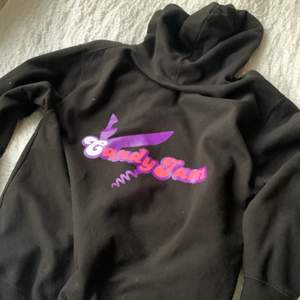Svart AWDis zip hoodie i storlek M med tryck på backsidan 