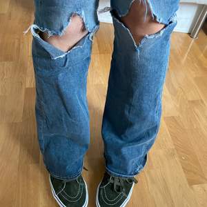 Jeans från asos som är för små för mig. Topskick. De är håliga och  långa.