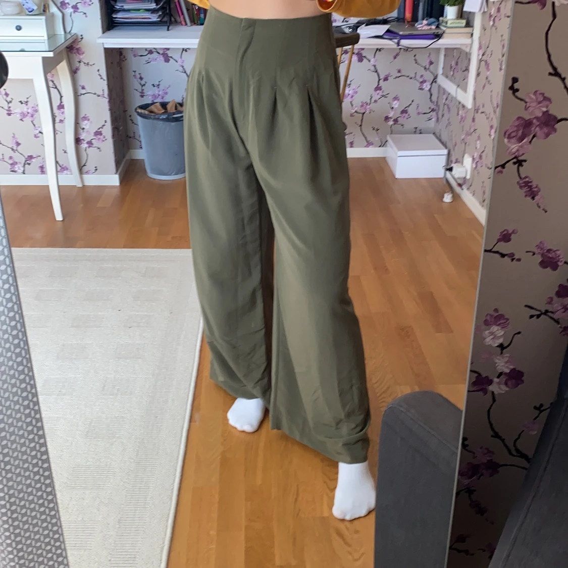 Vida byxor från Monki