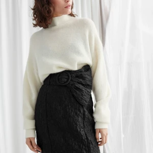 kjol från & Other Stories - Skit ball kjol från other stories som tyvärr är för liten, därav aldrig använd!💕 stl 38 men skulle säga att det mer passar 34/36🥰 nypris ca 800