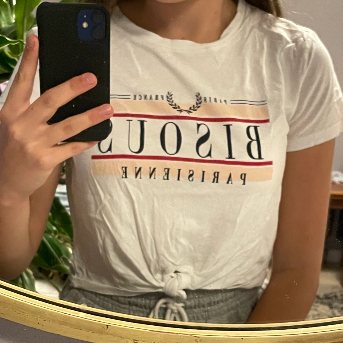 Vit t-shirt med knut