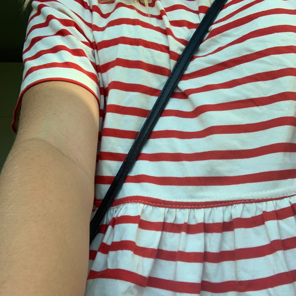 Randig tröja med volang  - 91