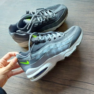 New nike shoes  - Used literally 2 times.  Perfect condition 