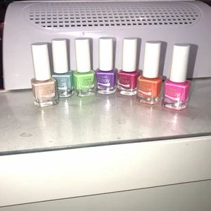 Nagellack  - Säljer nu alla dessa för 50kr 