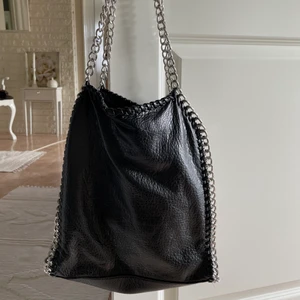 Väska  - Svart väska från tiamo, 150kr+frakt 🖤 