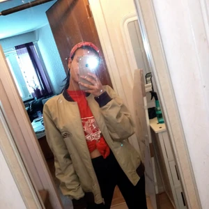 Storlek S  - En baseball jacka, väldigt snygg faktiskt och mycket skön att på sig en sommarkväll 