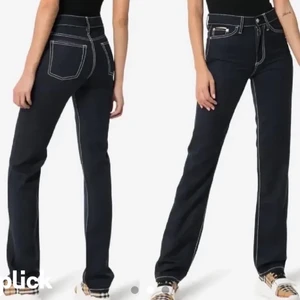 Eytys Byxor - Snyggaste eytys byxorna i storlek 28/34 som passar mig som är vanligtvis en 25/26. Eytys är väldigt små i storlekerna🍒💕 är 170 lång och de passar perfekt! Knappt använda!!! Nyskick!! Köp direkt för 800 kr!💕 inte mina bilder