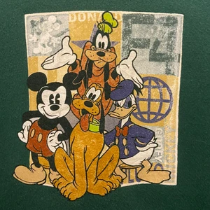 Disney sweatshirt - Säljer min unika tröja då den inte kommer till användning. Buda i kommentarerna