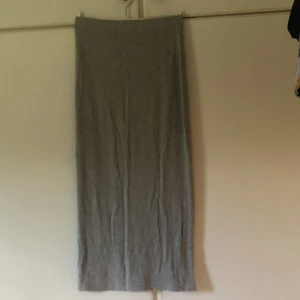 Grå kjol  - Jättefin långkjol, super fin på sommaren. I princip helt oanvänd! 