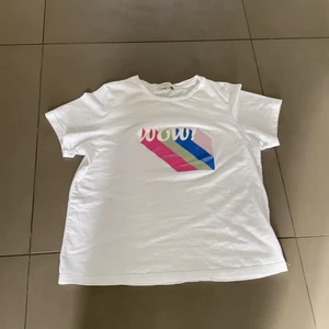 By Malina tröja - Säljer denna fina By Malina tröja som är använd några få gånger! Köpt i samma butik som soft goat i stan!🦋 den är i storleken XS och är lite kort för mig som är 1,67! Orginal pris: 400