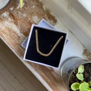 Alice X guldfynd - Knappt använt guldhalsband från Alice Stenlöfs kollektion🌻