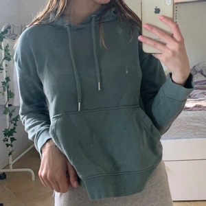 Hoodie - Hoodie från HM, som nu är för liten för mig. Köparen står för frakten!💘💘