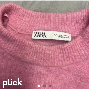 Rosa stickad tröja - Identisk med denna från zara, storlek L men passar s-l. Super fin❤️‍🔥