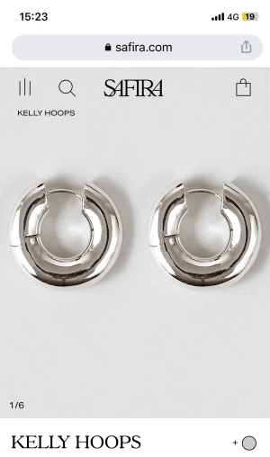 Hoops äkta silver  - Ett par stora, chunky och högblanka hoops i sterling silver 925. 29 mm. Aldrig använda. Köpta för ca 2000kr.  Skickas spårbart mot en fraktsumma.  