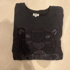 Kenzo tröja - Svart kenzo tröja storlek S.