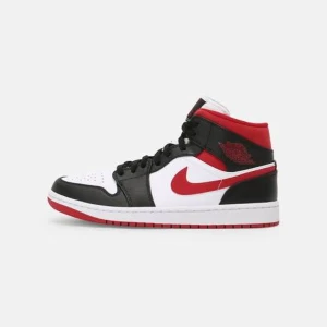 Jordan 1 - säljer mina Jordan 1 i färgen White/Gymred/Black❤️‍🔥fint skick och ser i stort sett nya ut👌🏻❣️ 