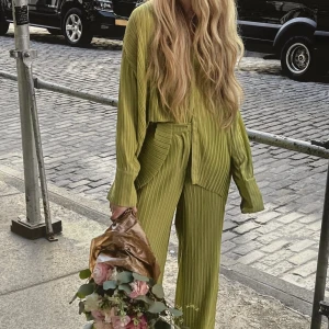 Skjorta  - Nakd x Rome Strijd  Säljer skjortan, nästan oanvänd. säljer även byxorna i ett annat inlägg. Går att köpa hela sätet till ett samlat pris. Köparen betalar för frakten💛