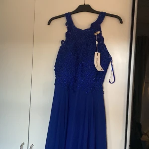 Balklänning - Balklänning, aldrig använd endast provad, köptes 2020 på dressoutlet i gbg