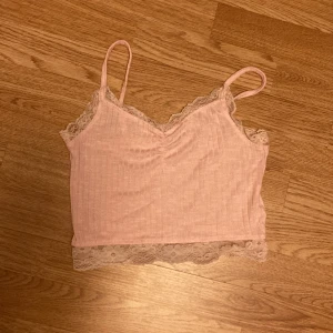 spetstopp  - superfin rosa spetstopp från new yorker, storlek xs. knappt använd