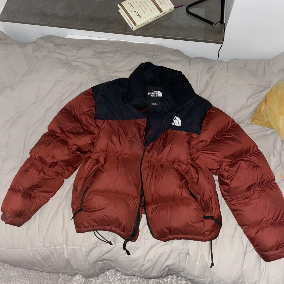 The North Face - röd pufferjacka - perfekt för skidåkning