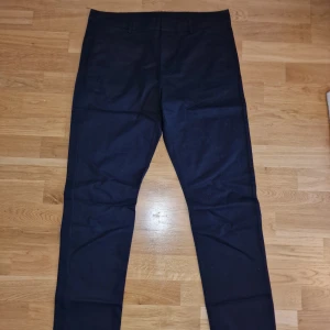 Kostymbyxa - Super fina och oanvända kostymbyxor med fickor framtill och fake fickor baktill Fler bilder vid intresse 🫶🏼