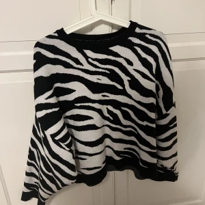 Tröja  - En fin tröja, från ginatrico i storlek 36! Använt ett fåtal gånger. Köparen står för frakten