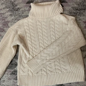 Stickad tröja - Bekväm och mysig stickad tröja.  Använd 2 gånger