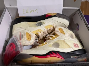 Nike air Jordan 5 off white 42 - Storlek 42 8.5 Helt nya skick  Kvitto finns 