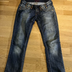 Low waist porter jeans - Low waist jeans med fickor på baksidan 