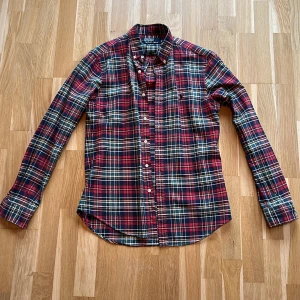 Ralph Lauren oxford som ny!! Stl M - Knappt använd! Cond 9,5/10 superfin rutig oxfordskjorta button down Slim fit