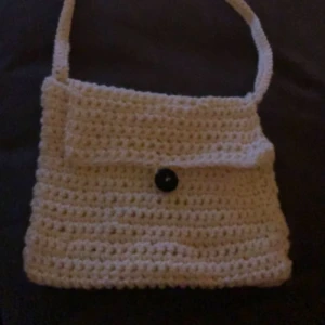 Handmade virkad väska  - Handgjord virkad väska! Går att få i vilken längd man vill, samt färg och storlek. 😍