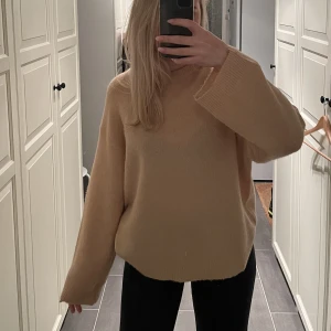 Stickad tröja - Stickad tröja i en jättefin ljusrosa färg!