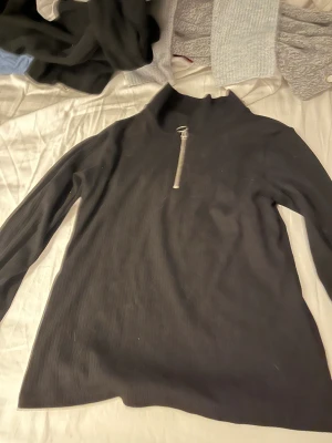 Långärmad tröja med dragkedja  - Använd få gånger