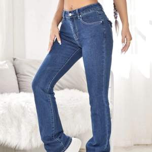 Jeans från Shein, de är i bra skick då de är knappt använda. Köptes för 249kr. 
