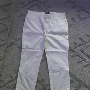 Helt Nya oanvända bomulls jeans. Stl 40/34. Märke Polo by Ralph Lauren.
