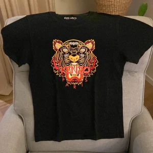 Kenzo T-shirt  - Original svart Kenzo T-shirt, strl Medium.